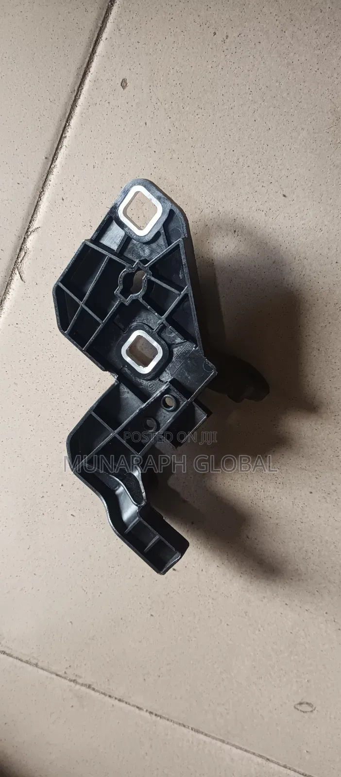 Mercedes Benz GLC 300 Headlight Hanger.