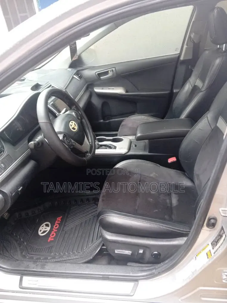 Toyota Camry SE 4dr Sedan (2.5L 4cyl 6A) 2014 Silver