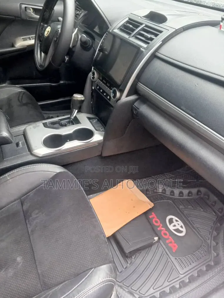 Toyota Camry SE 4dr Sedan (2.5L 4cyl 6A) 2014 Silver
