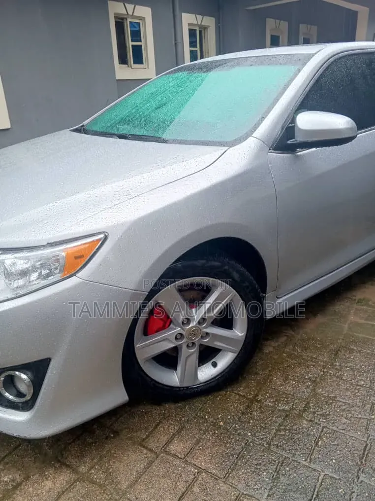 Toyota Camry SE 4dr Sedan (2.5L 4cyl 6A) 2014 Silver