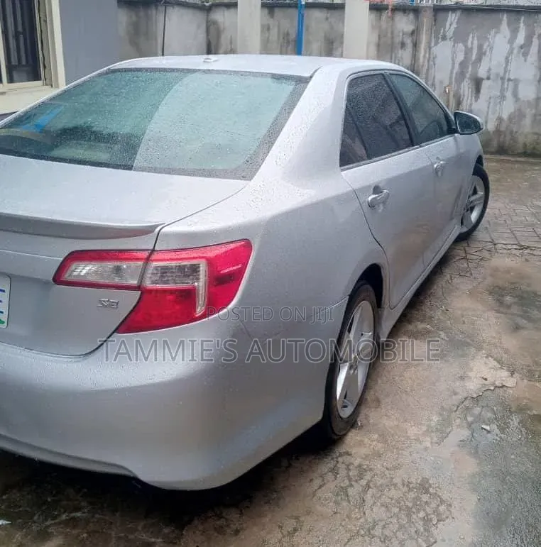 Toyota Camry SE 4dr Sedan (2.5L 4cyl 6A) 2014 Silver