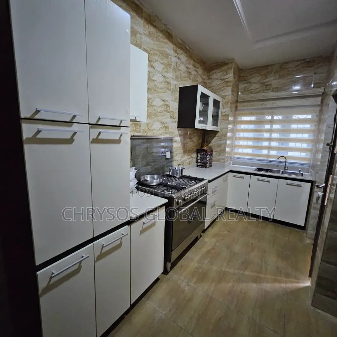Furnished 3bdrm Block of Flats in Kolapo Ishola Gra for rent