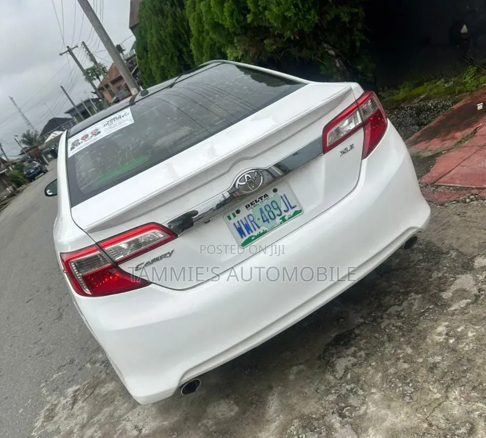 Toyota Camry XLE 4dr Sedan (3.5L 6cyl 6A) 2014 White