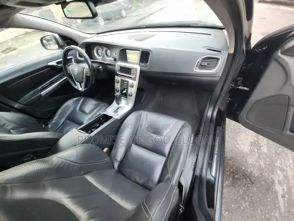 Volvo S60 T6 R-Design 2013 Black