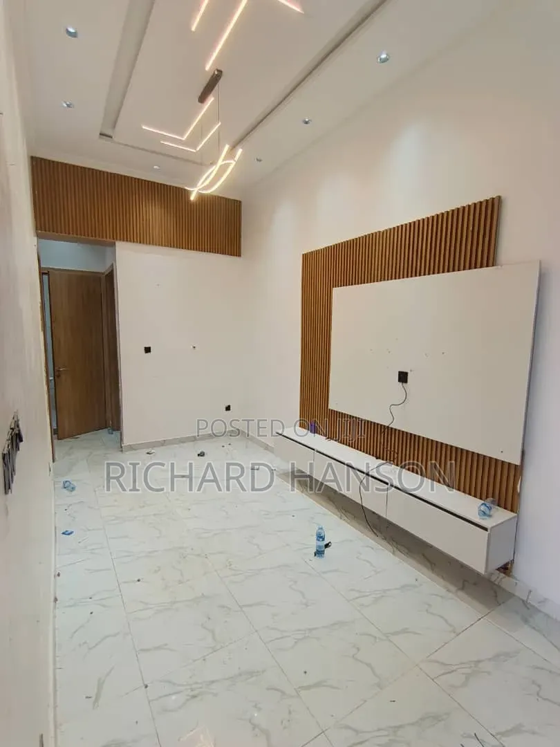 2bdrm Apartment in Secured -Ogidan, Sangotedo for rent