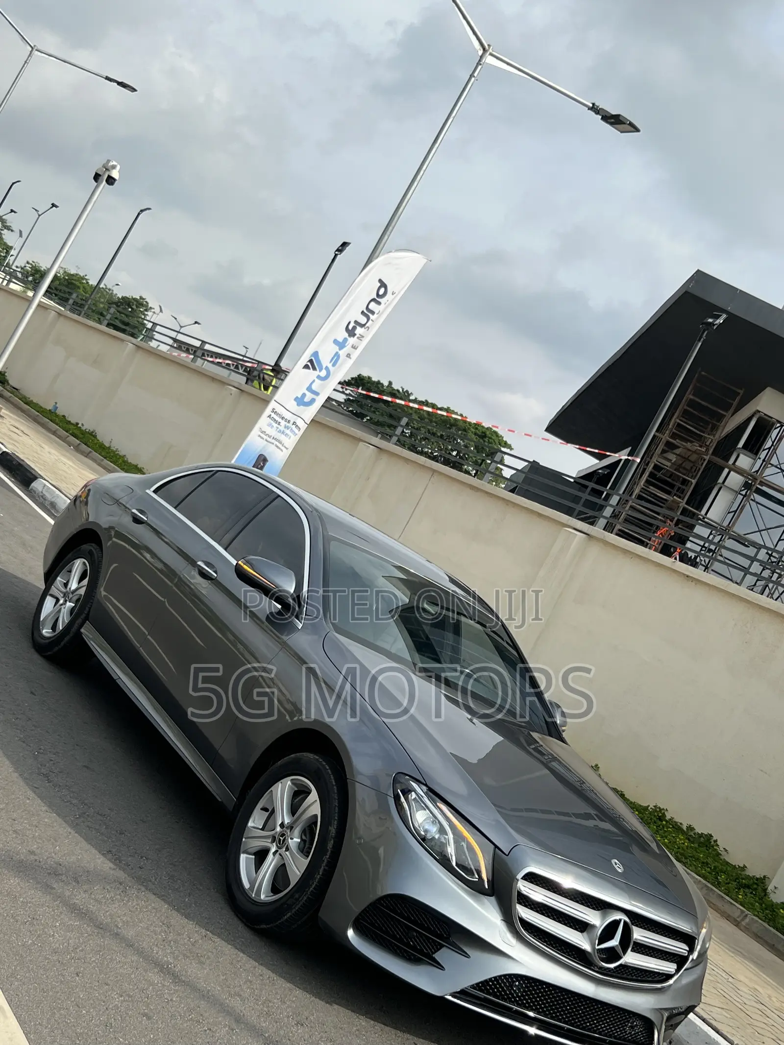 Mercedes-Benz E300 Base RWD Sedan (2.0L 4cyl 9A) 2017 Gray