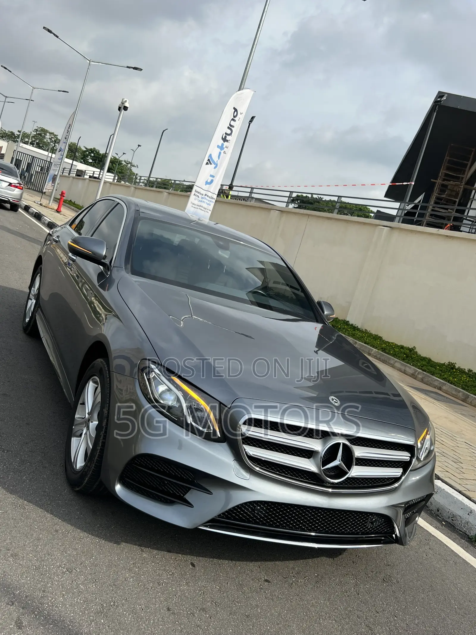 Mercedes-Benz E300 Base RWD Sedan (2.0L 4cyl 9A) 2017 Gray