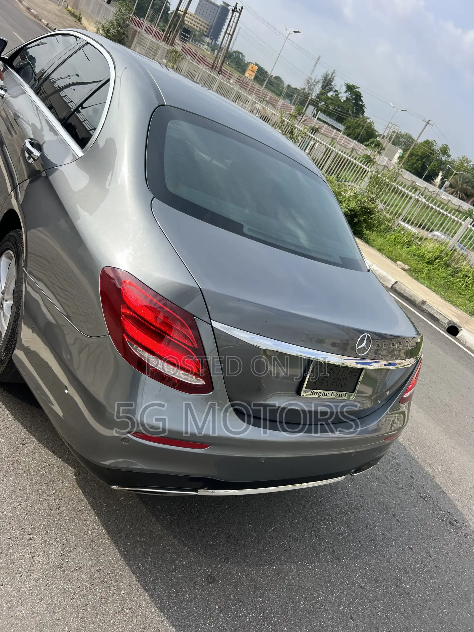 Mercedes-Benz E300 Base RWD Sedan (2.0L 4cyl 9A) 2017 Gray