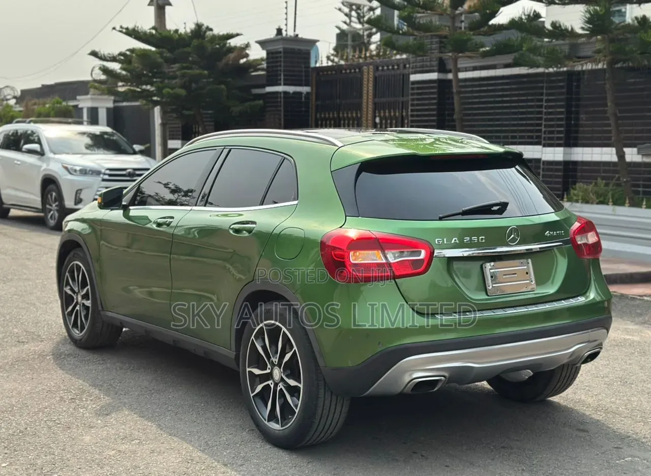 Mercedes-Benz GLA 250 2016 Green