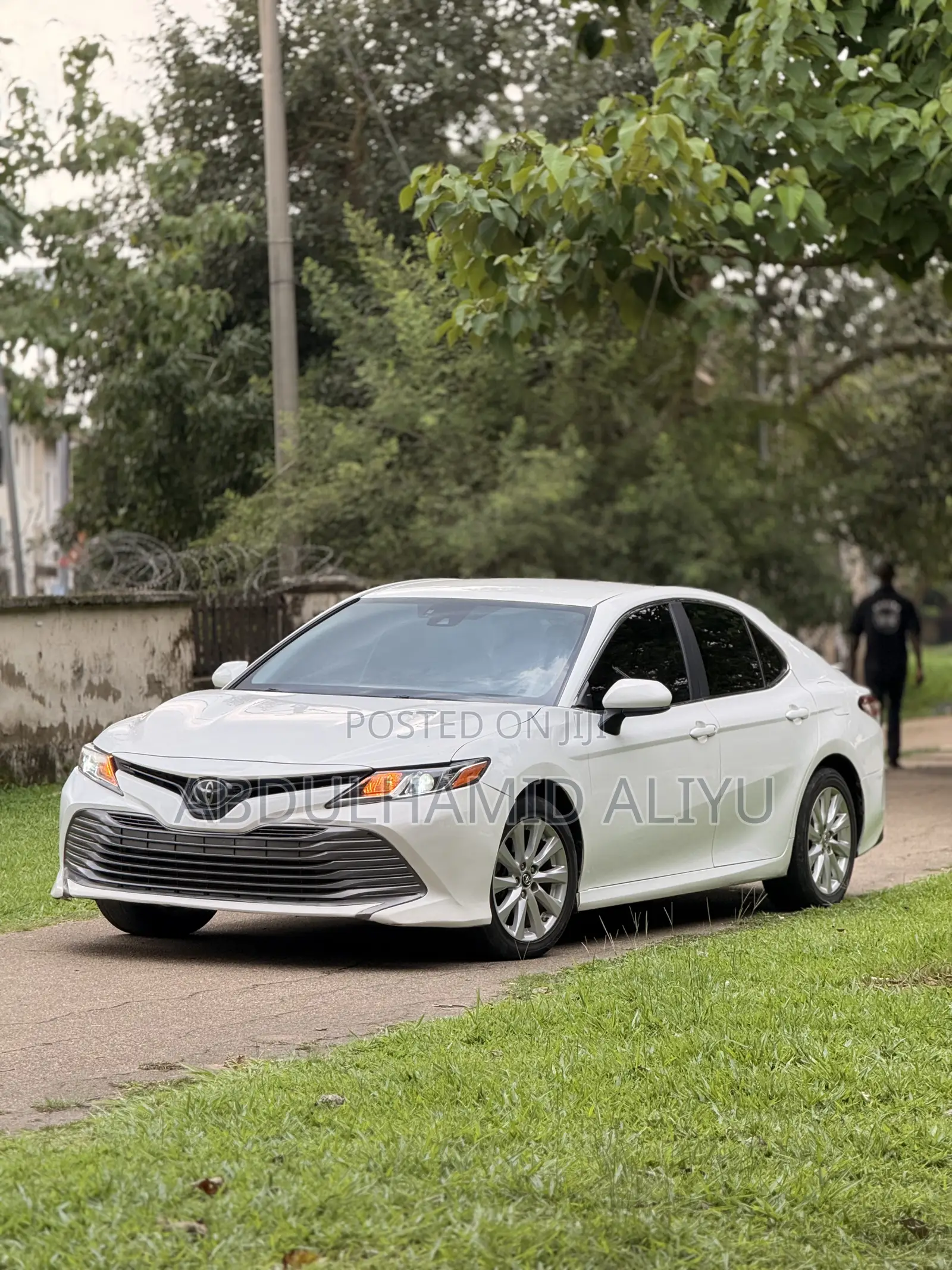 Toyota Camry LE FWD (2.5L 4cyl 8AM) 2018 White