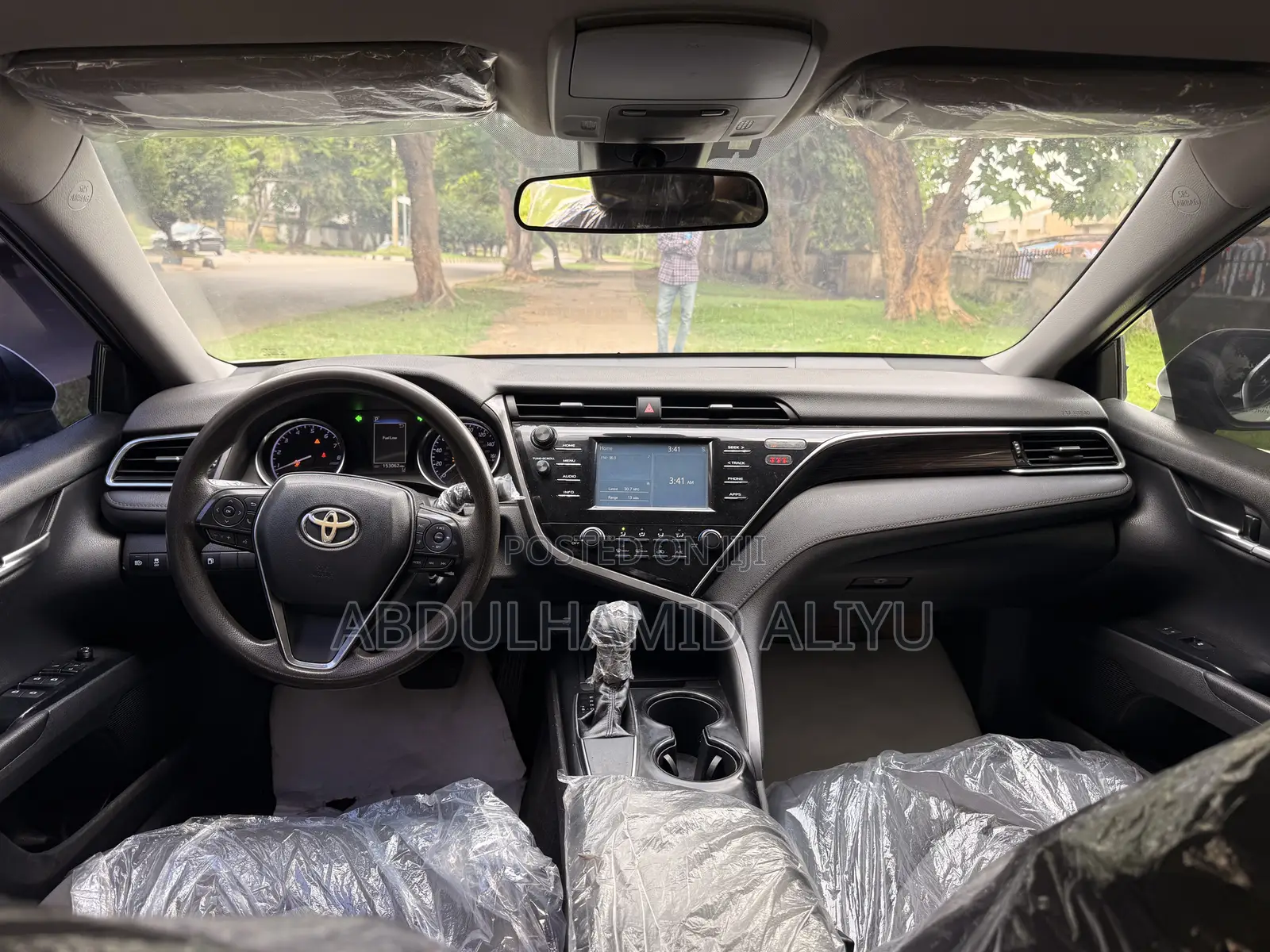 Toyota Camry LE FWD (2.5L 4cyl 8AM) 2018 White