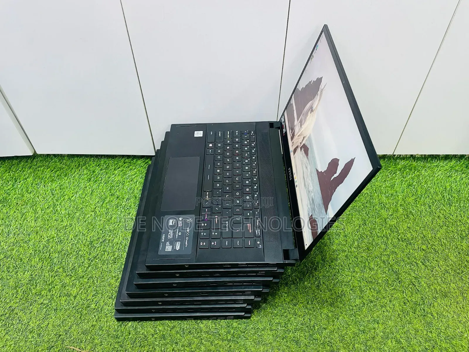 Laptop MSI GS66 Stealth 10UH 32GB Intel Core i9 SSD 1T