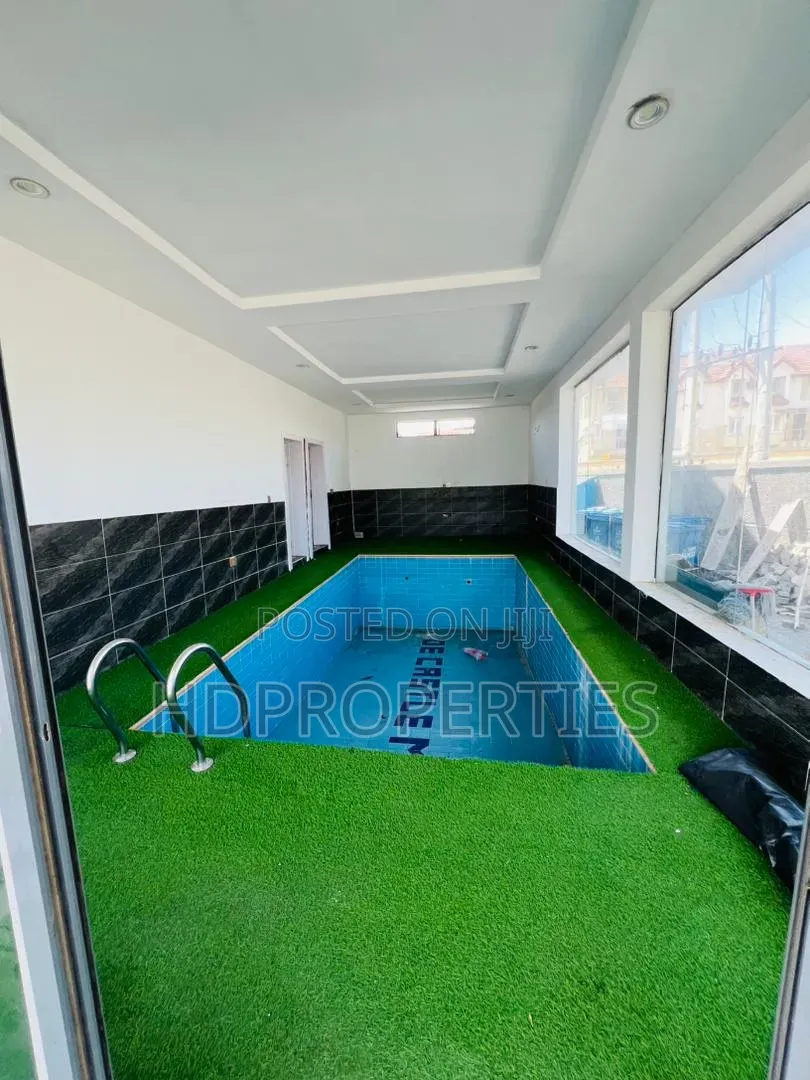 4bdrm Duplex in De Castle Max Estate, Lagos Island / Lagos Island