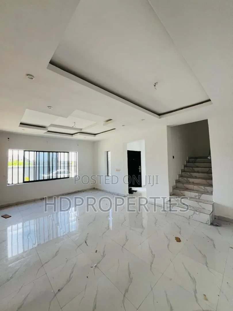 4bdrm Duplex in De Castle Max Estate, Lagos Island / Lagos Island