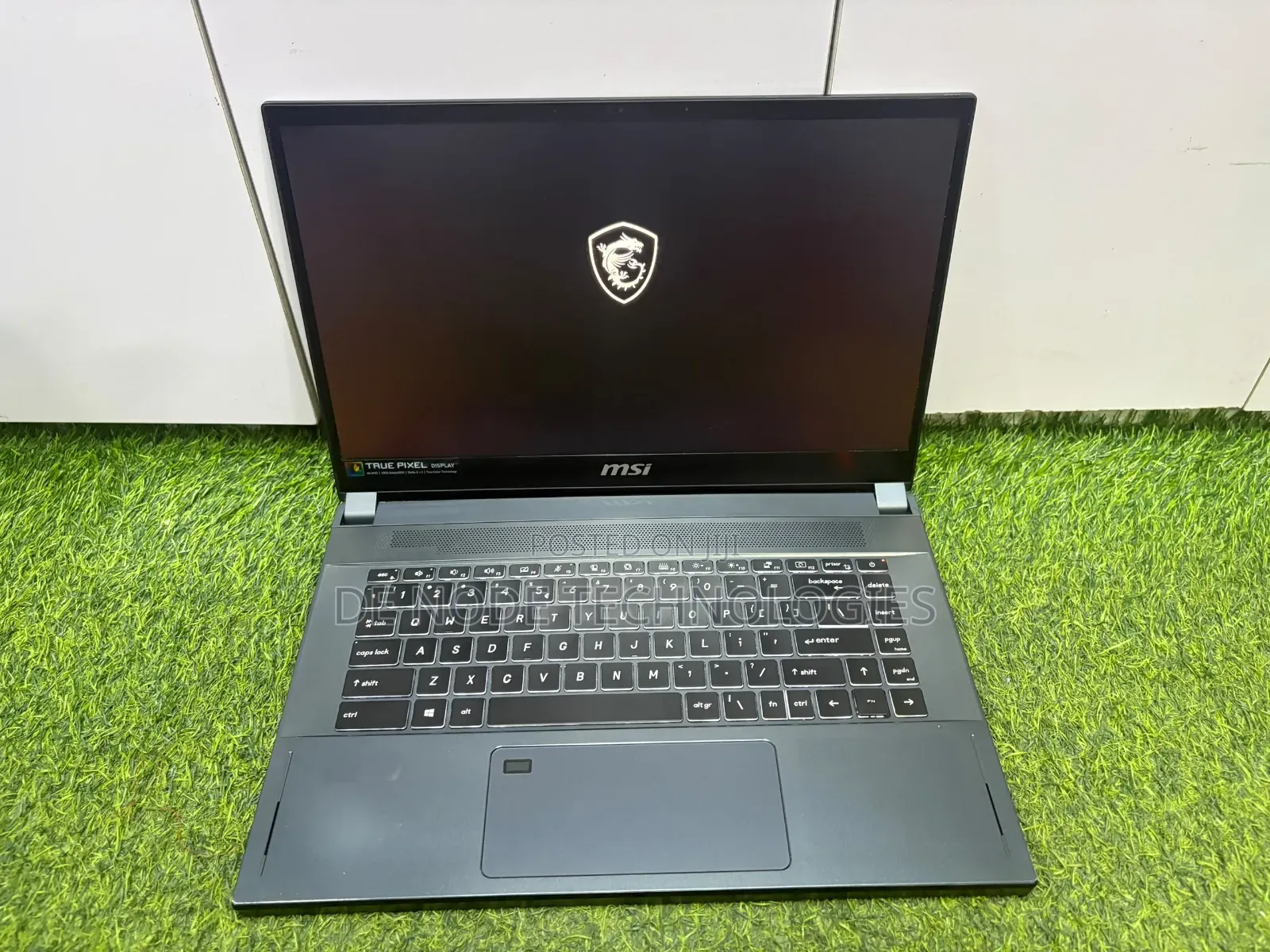 Laptop MSI Creator 17 B11UE-224 16GB Intel Core i7 SSD 512GB