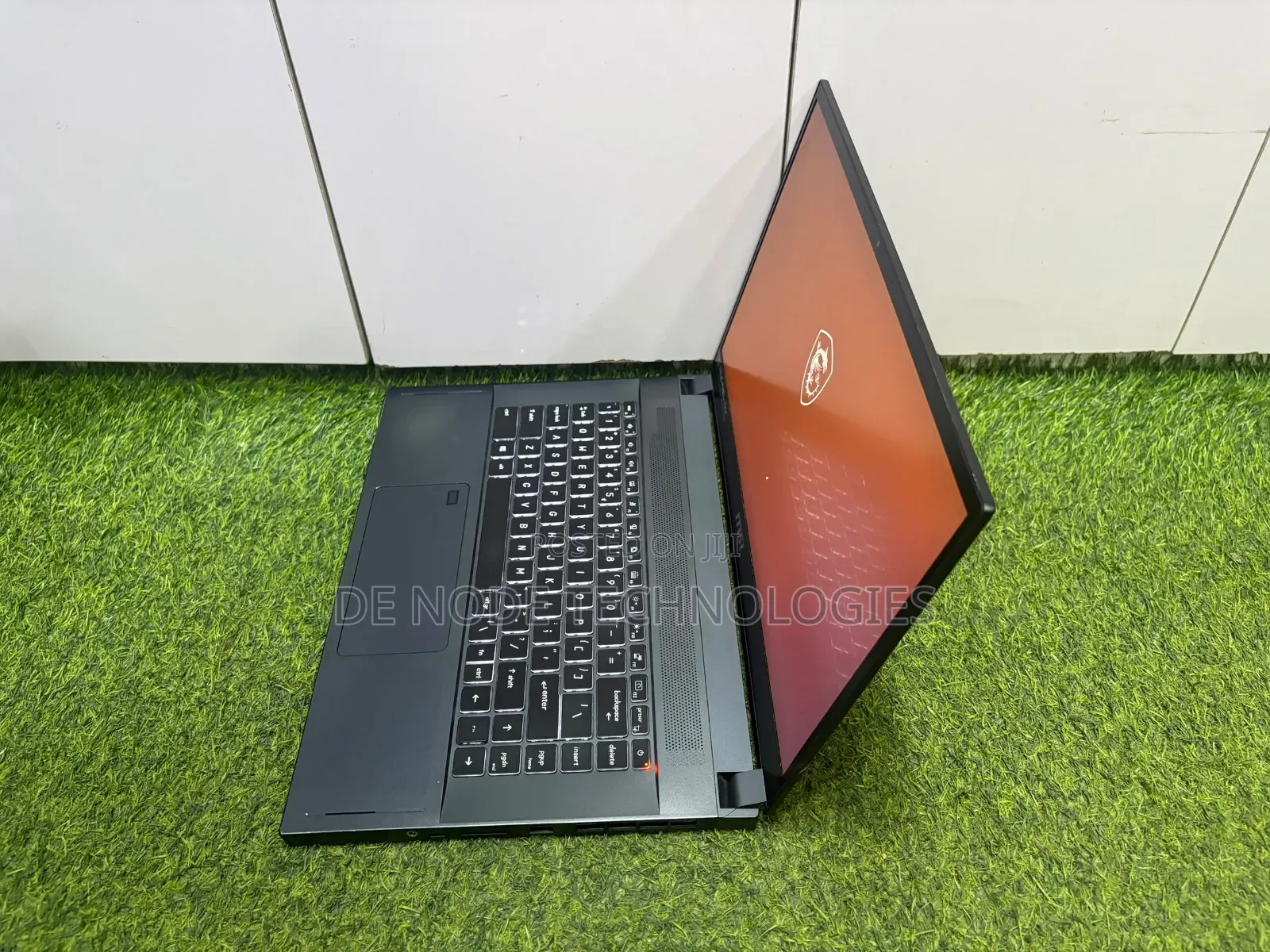 Laptop MSI Creator 17 B11UE-224 16GB Intel Core i7 SSD 512GB