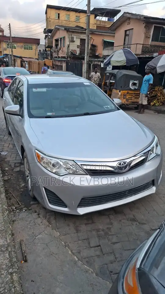 Toyota Camry L 4dr Sedan (2.5L 4cyl 6A) 2012 Silver