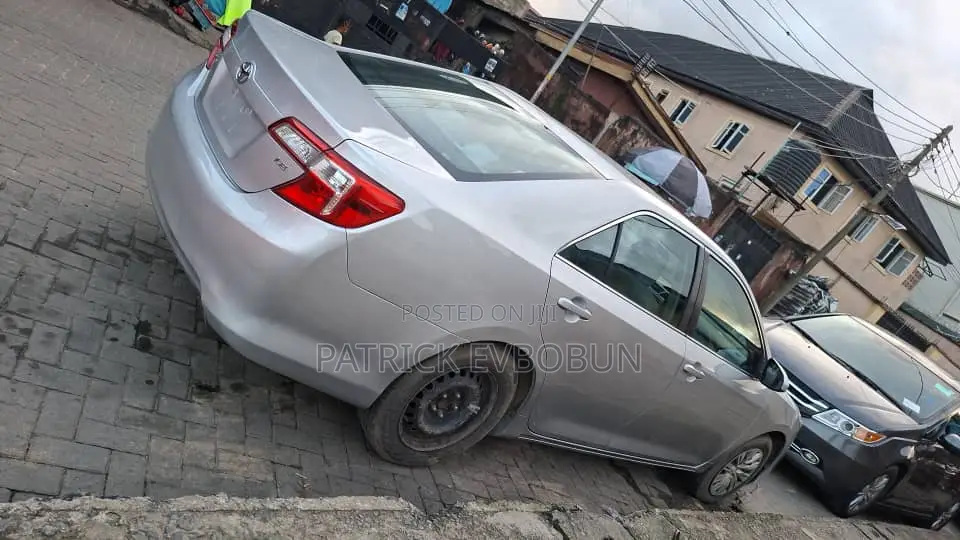 Toyota Camry L 4dr Sedan (2.5L 4cyl 6A) 2012 Silver