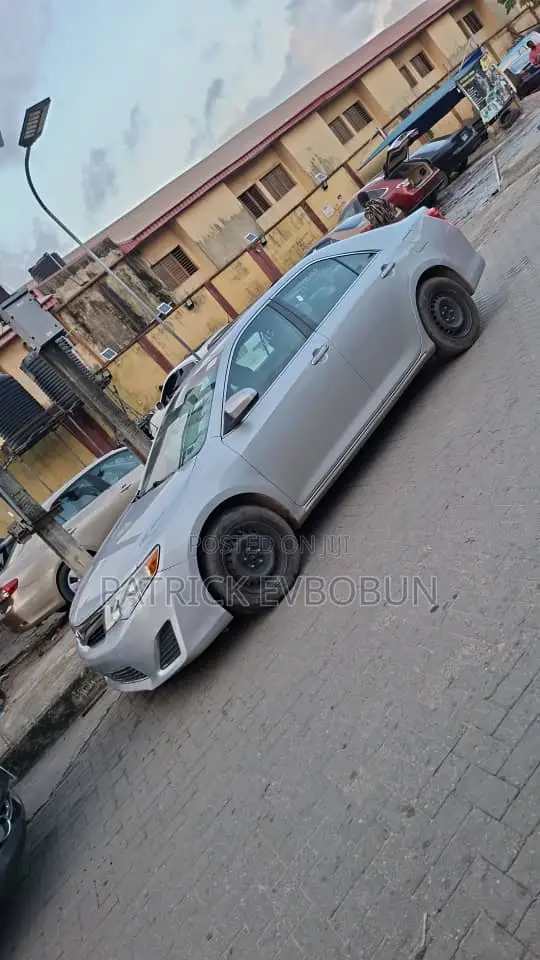 Toyota Camry L 4dr Sedan (2.5L 4cyl 6A) 2012 Silver