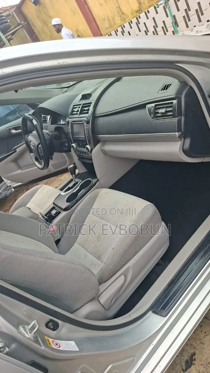 Toyota Camry L 4dr Sedan (2.5L 4cyl 6A) 2012 Silver