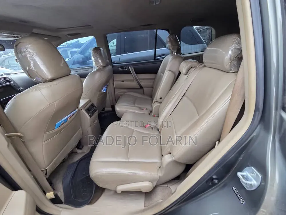 Toyota Hilux 2024 Black