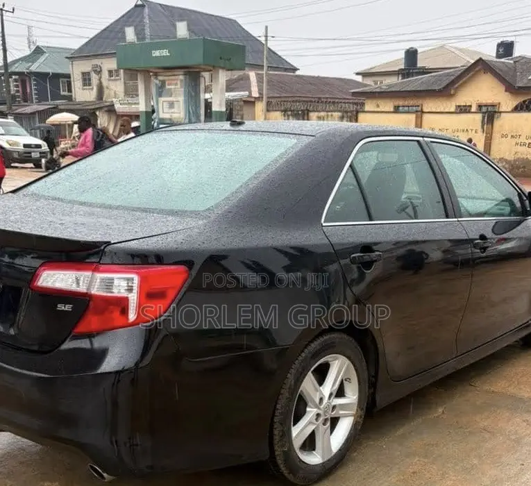 Toyota Camry SE 4dr Sedan (2.5L 4cyl 6A) 2013 Black