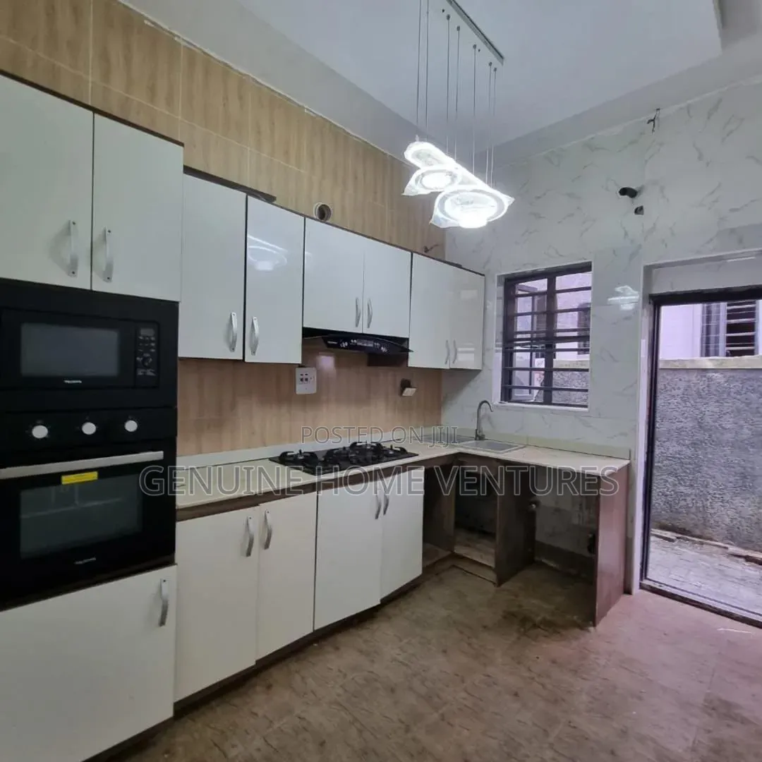 4bdrm Duplex in Ikota for sale