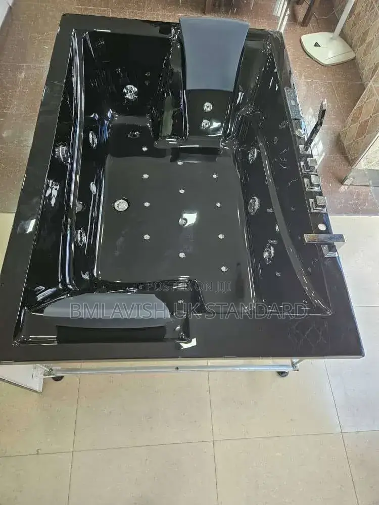 Double Black Jacuzzi With Complete Accessories
