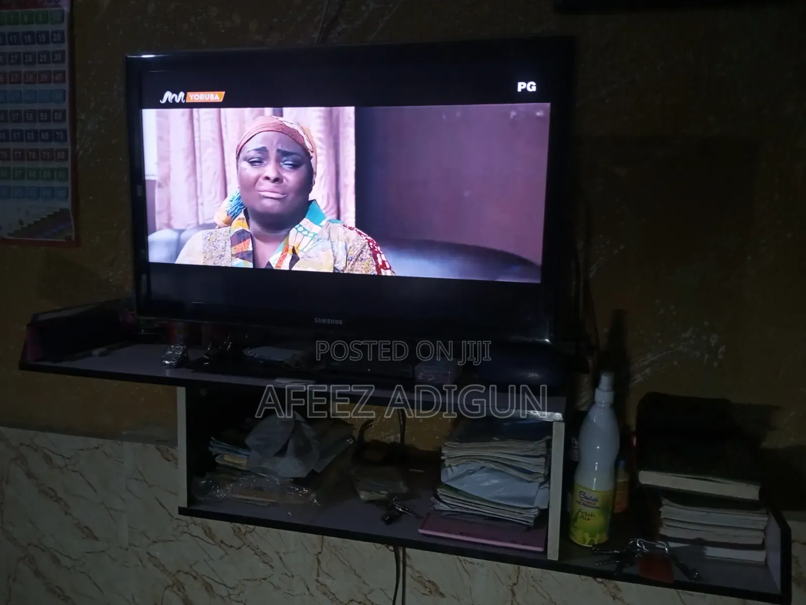 Samsung 32 Inch TV With Shelf