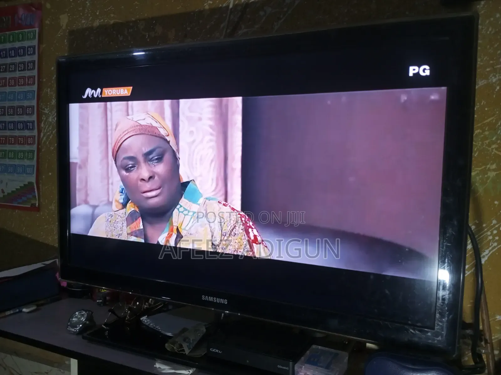 Samsung 32 Inch TV With Shelf