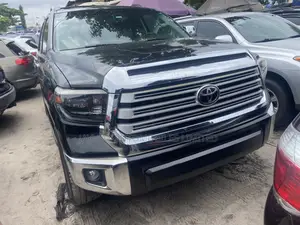 Toyota Sequoia Platinum 4x4 2018 Black
