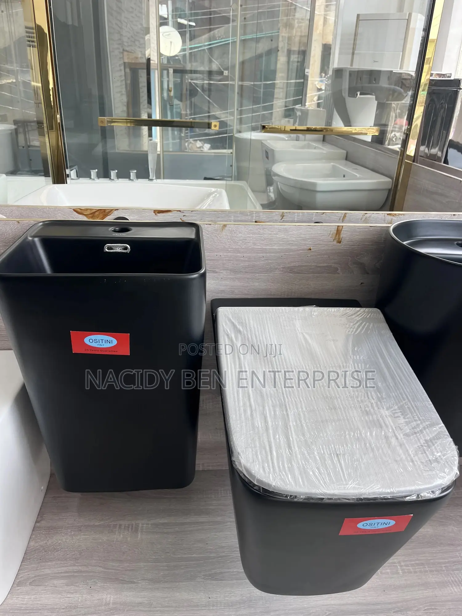 Black Set of Square Conceal Wc