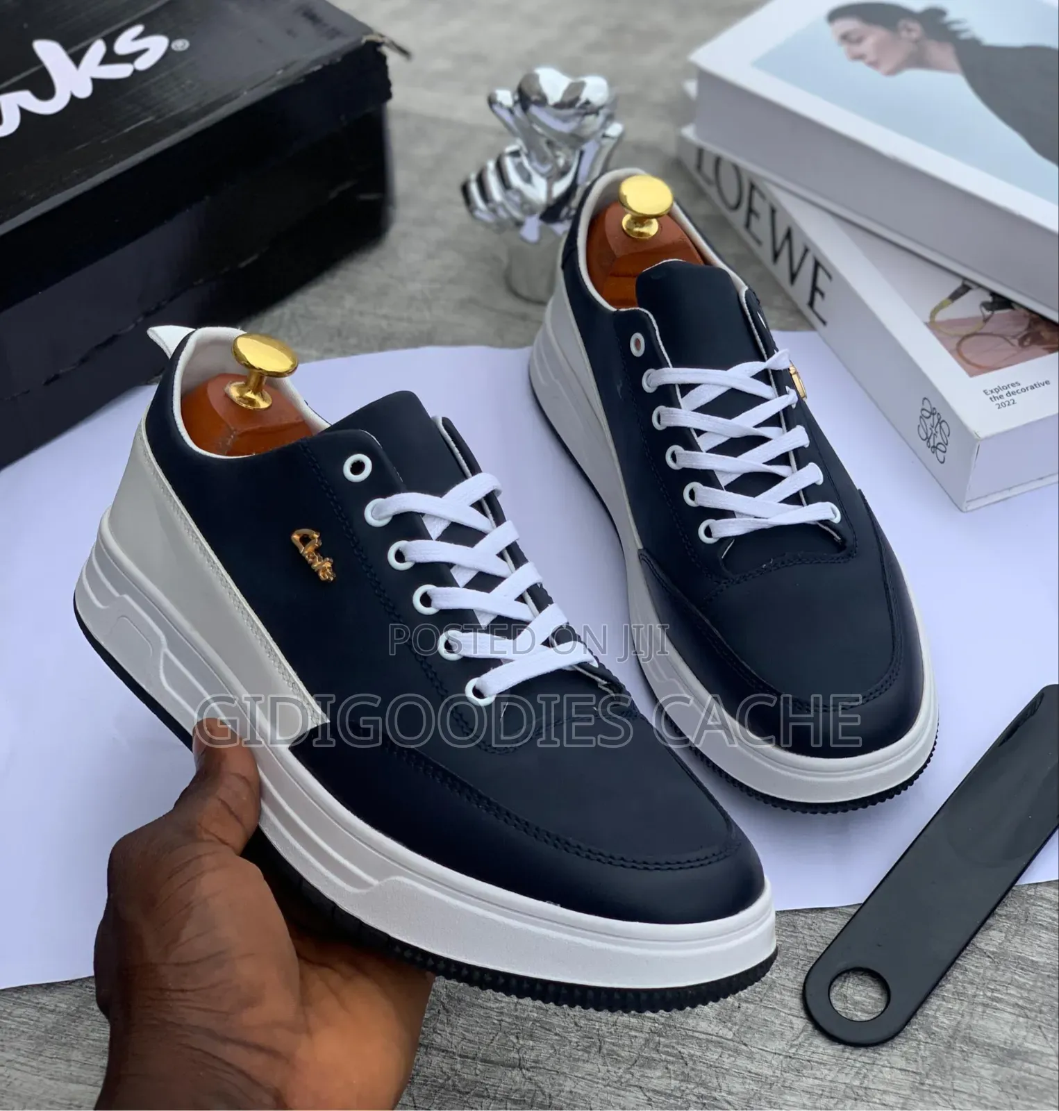 Men's Platform Casual Sneakers With Gold Accent