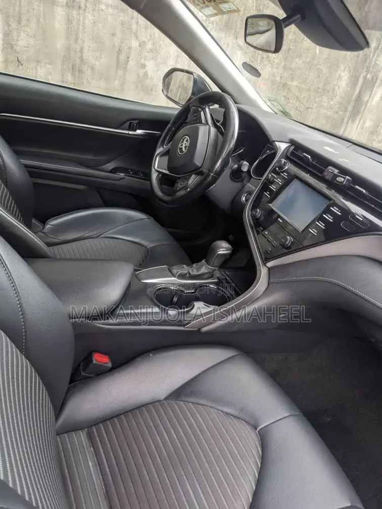 Toyota Camry SE FWD 2020 Black