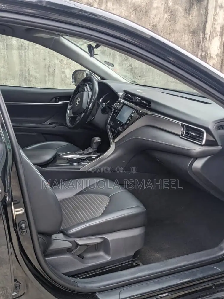 Toyota Camry SE FWD 2020 Black