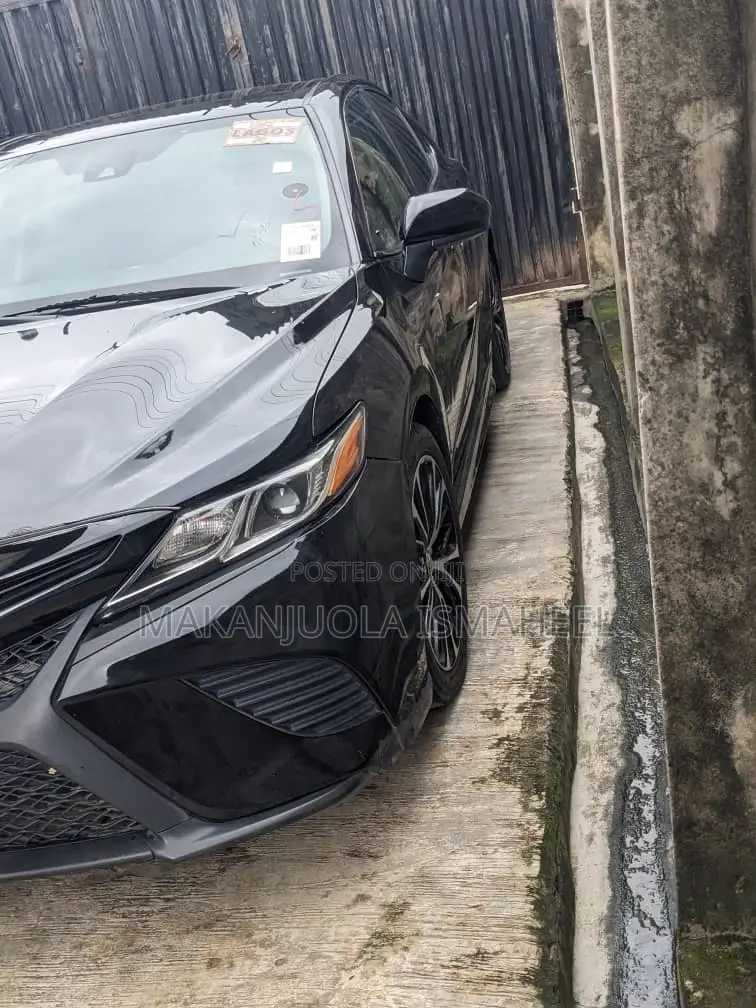 Toyota Camry SE FWD 2020 Black