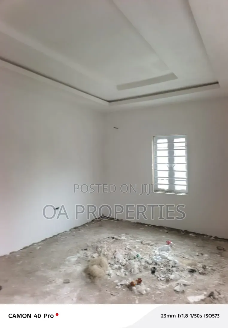 3bdrm Chalet in Okebadan Estate for rent