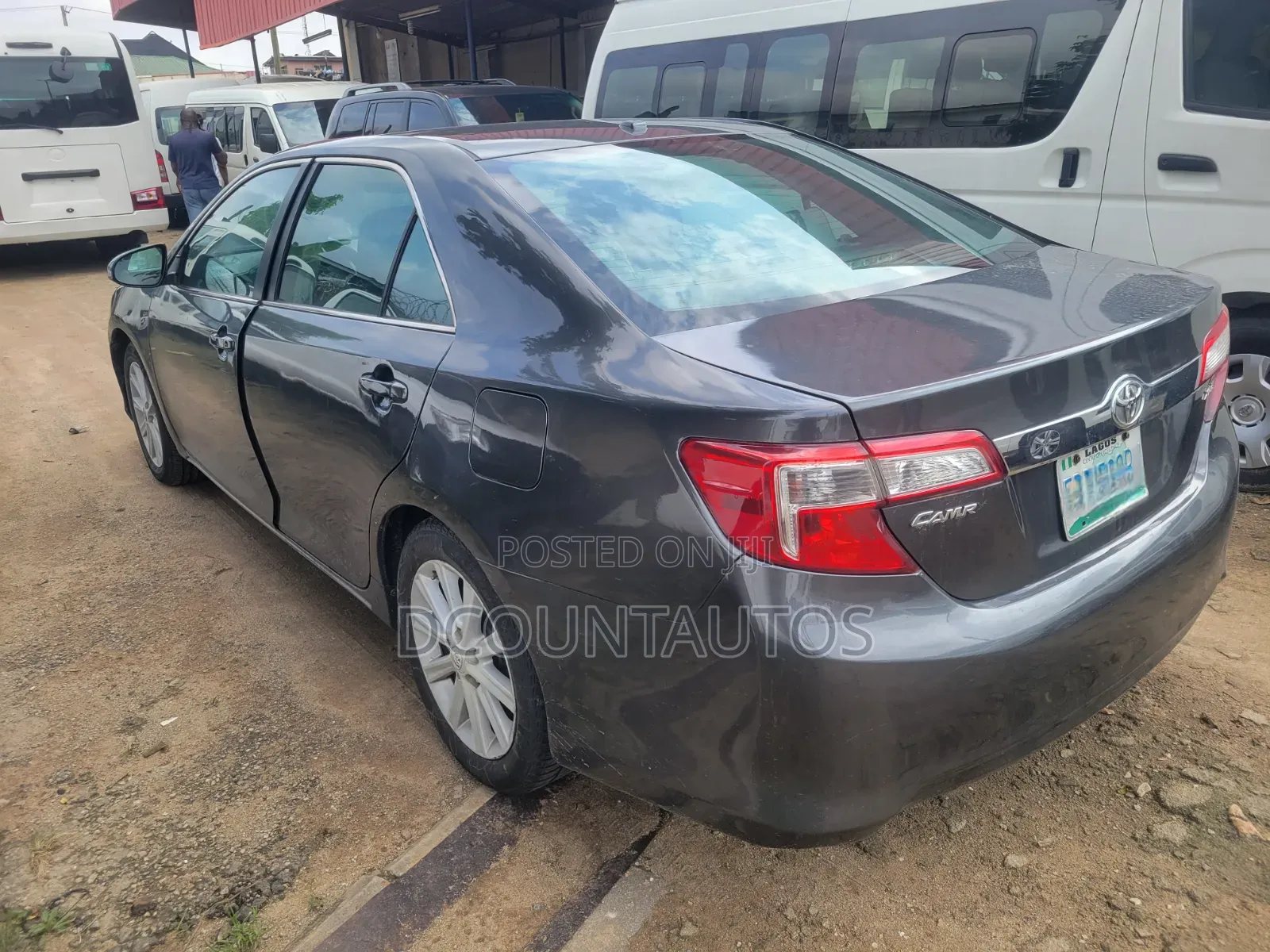 Toyota Camry XLE 4dr Sedan (2.5L 4cyl 6A) 2013 Gray