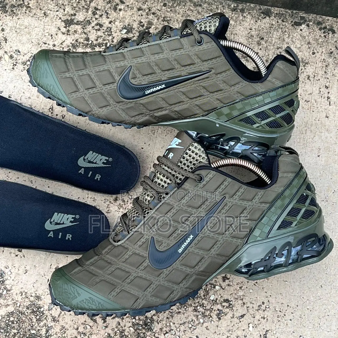 Original Nike Air Max Phoenix Medium Olive Sneakers