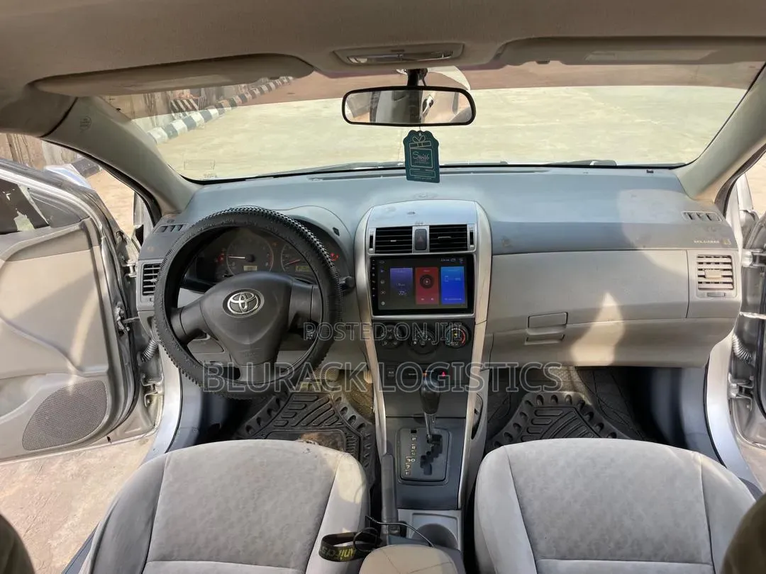 Toyota Corolla LE 4dr Sedan (1.8L 4 cyl 4A) 2009 Silver
