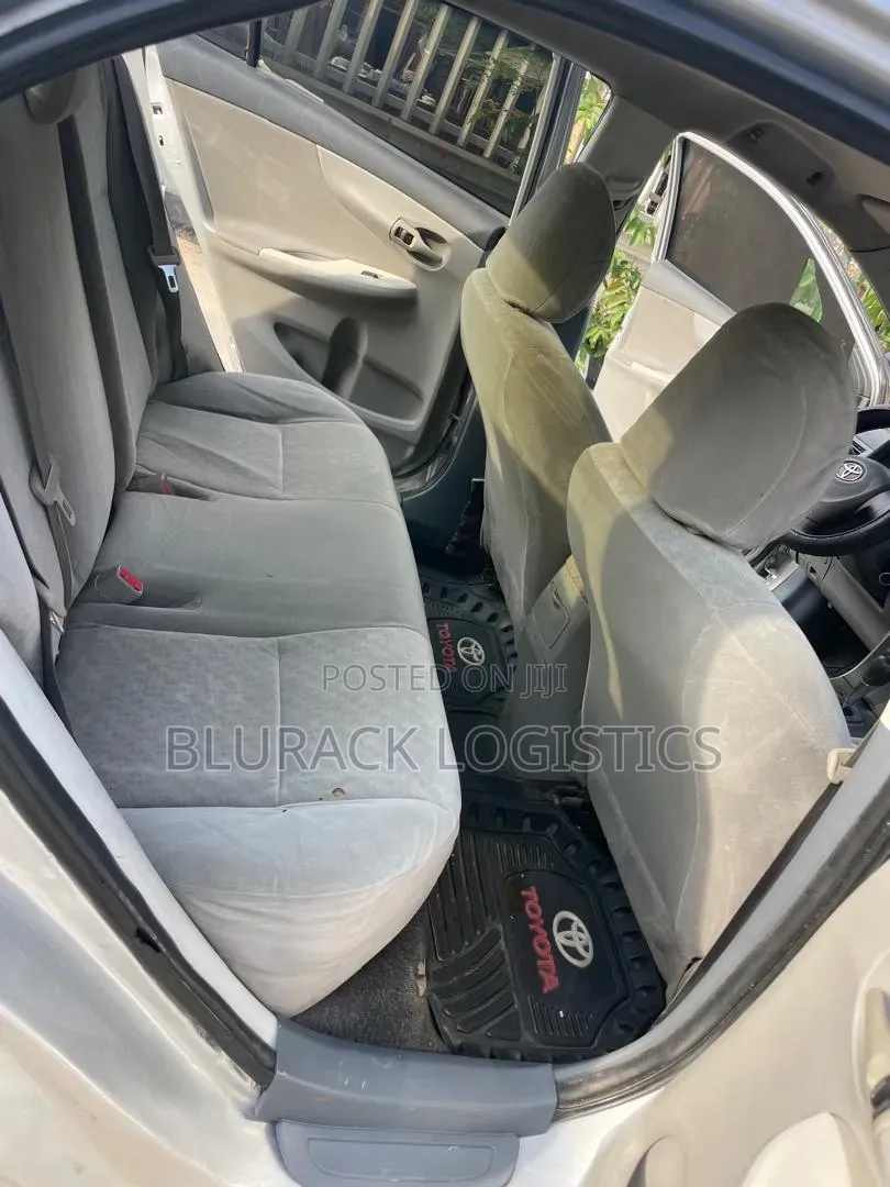Toyota Corolla LE 4dr Sedan (1.8L 4 cyl 4A) 2009 Silver