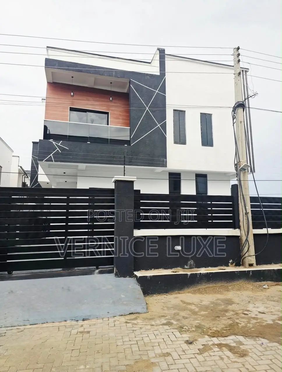 5bdrm Duplex in Dpk, Lafiaji for sale