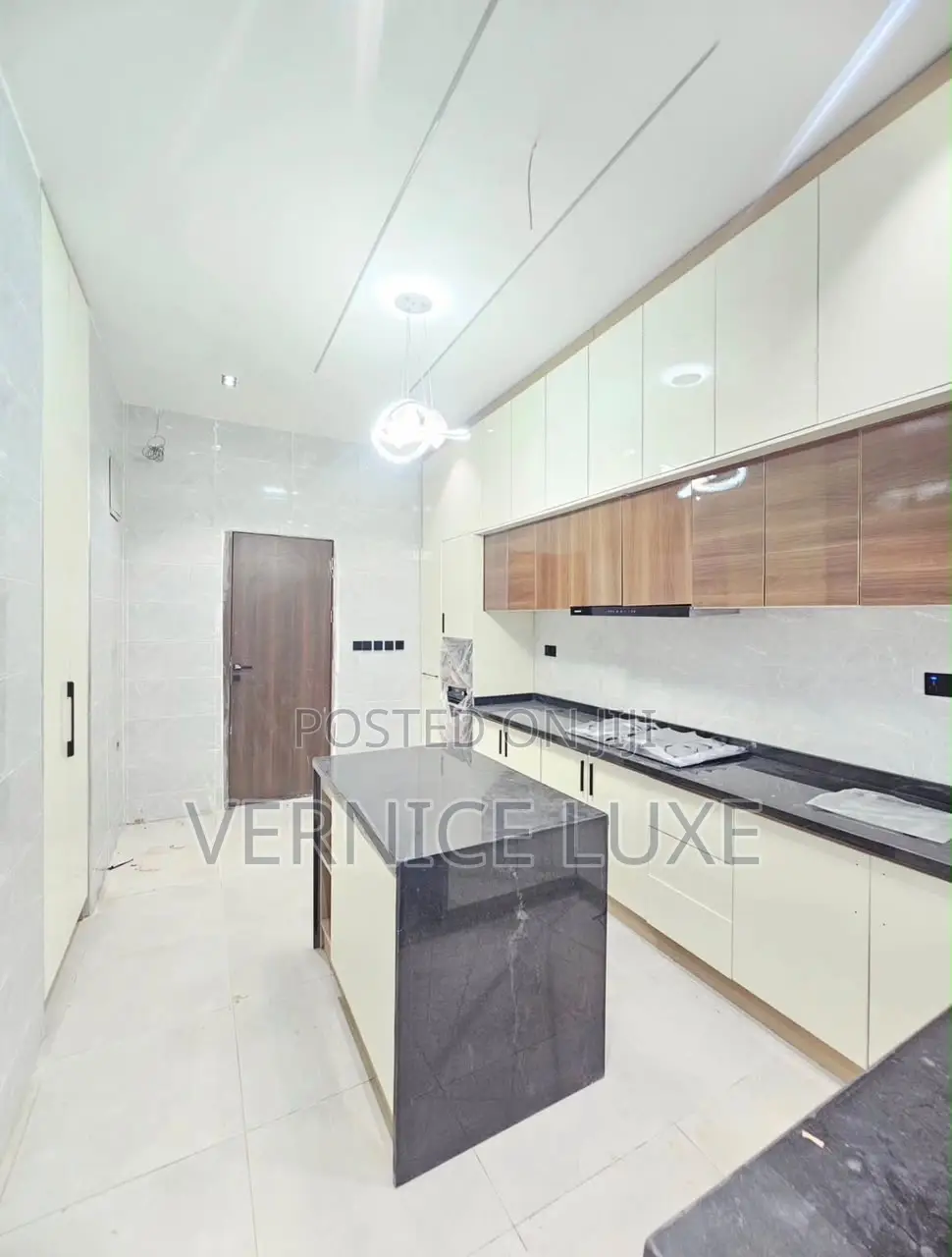 5bdrm Duplex in Dpk, Lafiaji for sale