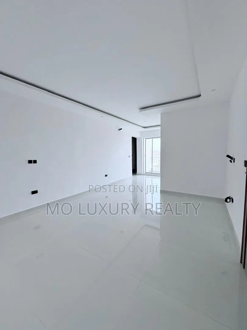 2bdrm Maisonette in Lekki Phase 1 for rent