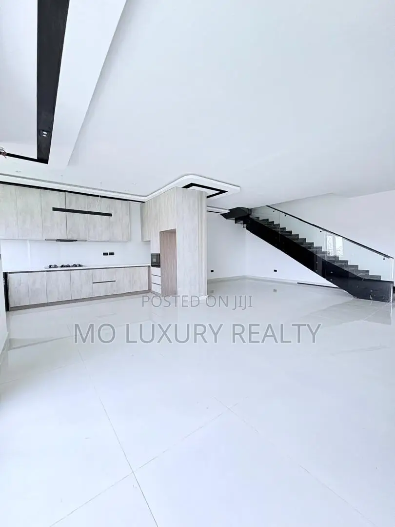 2bdrm Maisonette in Lekki Phase 1 for rent
