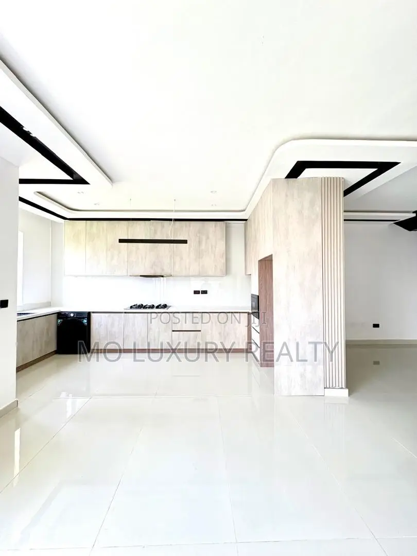 2bdrm Maisonette in Lekki Phase 1 for rent