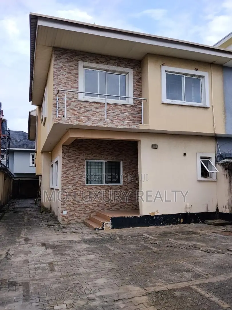 4bdrm Duplex in Lekki Phase 1 for rent