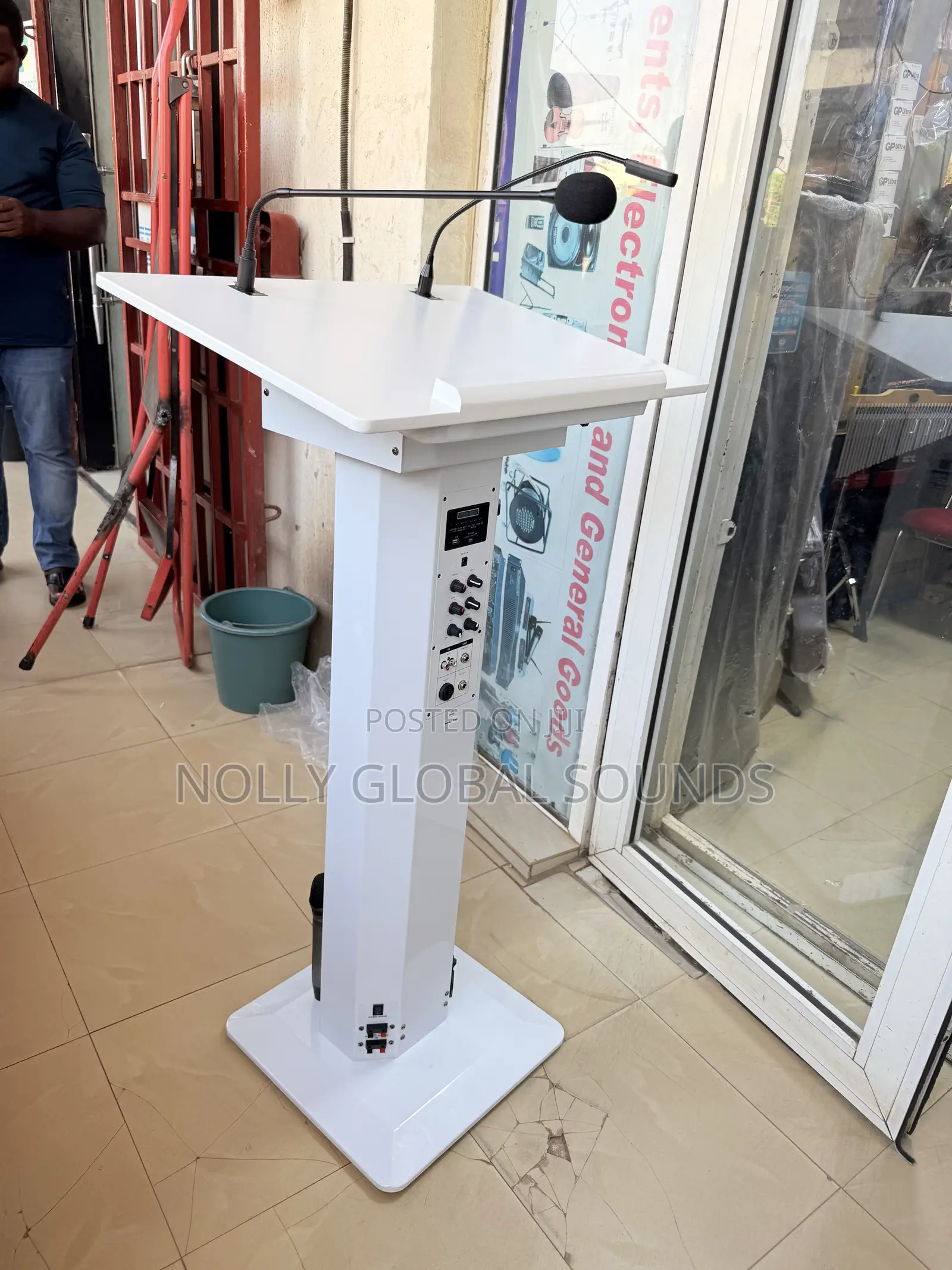 Soundlab Rechargeable Wireless Bluetooth Pulpit/ Lectern Stand 2 Mics