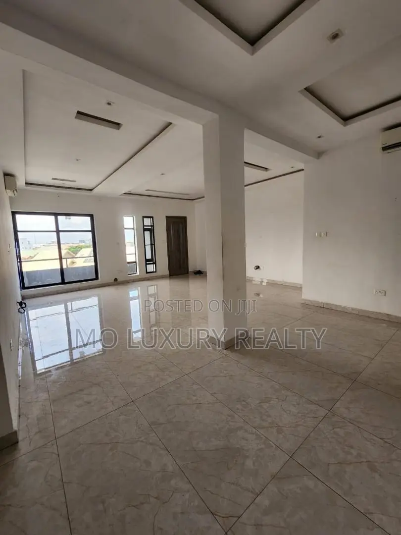 3bdrm Apartment in Lekki Phase 1 for rent