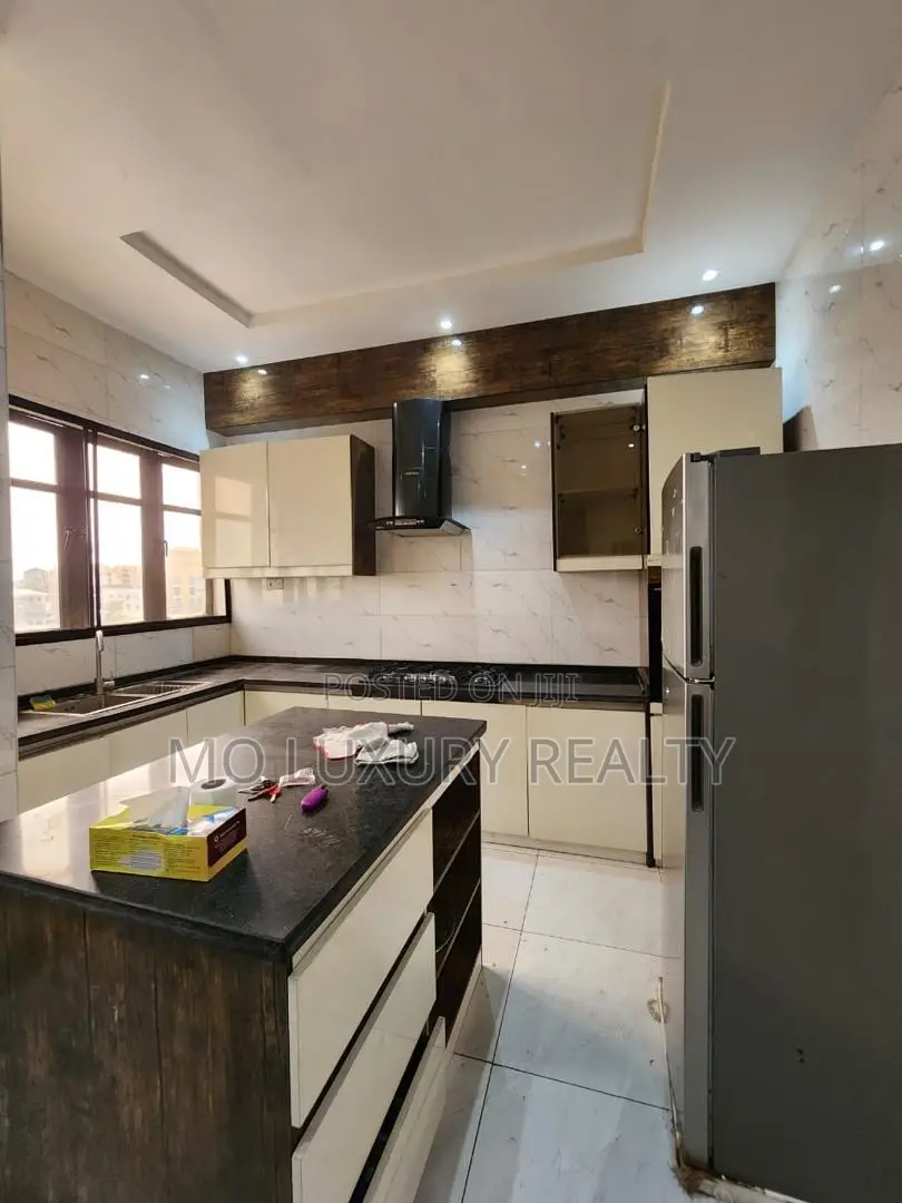 3bdrm Apartment in Lekki Phase 1 for rent